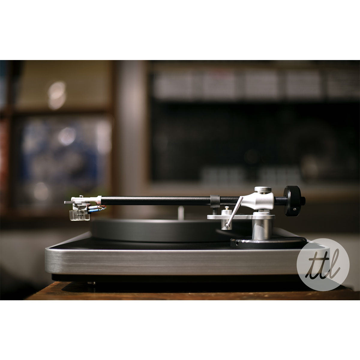 Clearaudio: Concept AiR Turntable - Concept Tonearm / Concept Cartridge