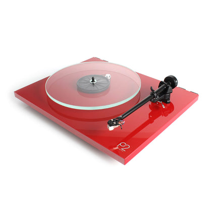 Rega: Planar 2 Turntable w/Carbon Cartridge - Gloss Red