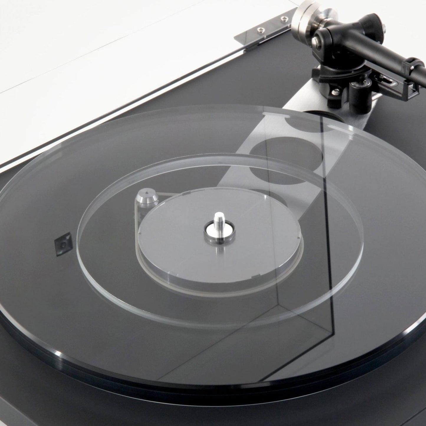 Rega: Planar 6 Turntable w/ Ania MC - Black